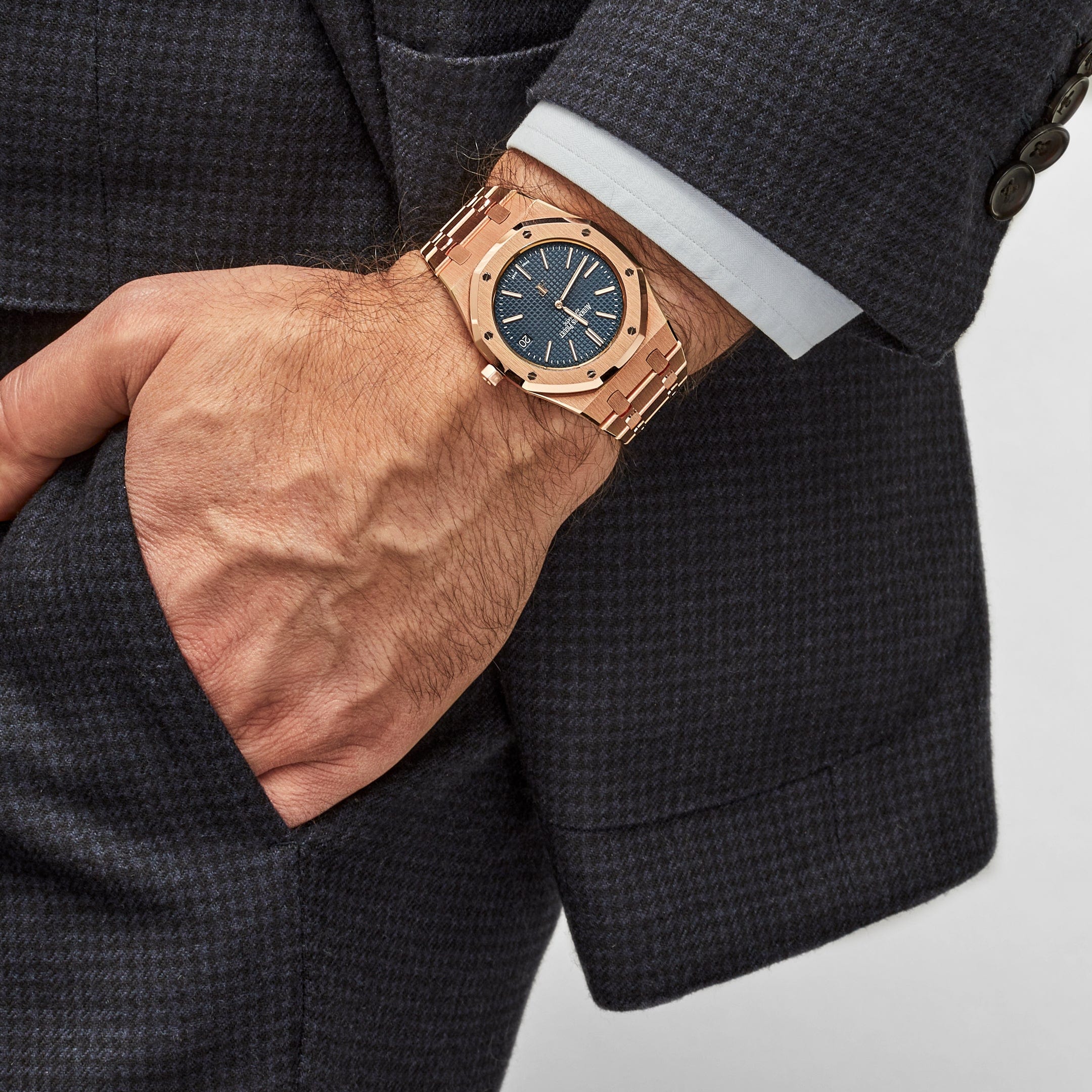 Audemars Piguet Royal Oak 15202OR.OO.1240OR.01 'Jumbo' Extra-Thin Rose Gold Blue Dial (2016) view 2