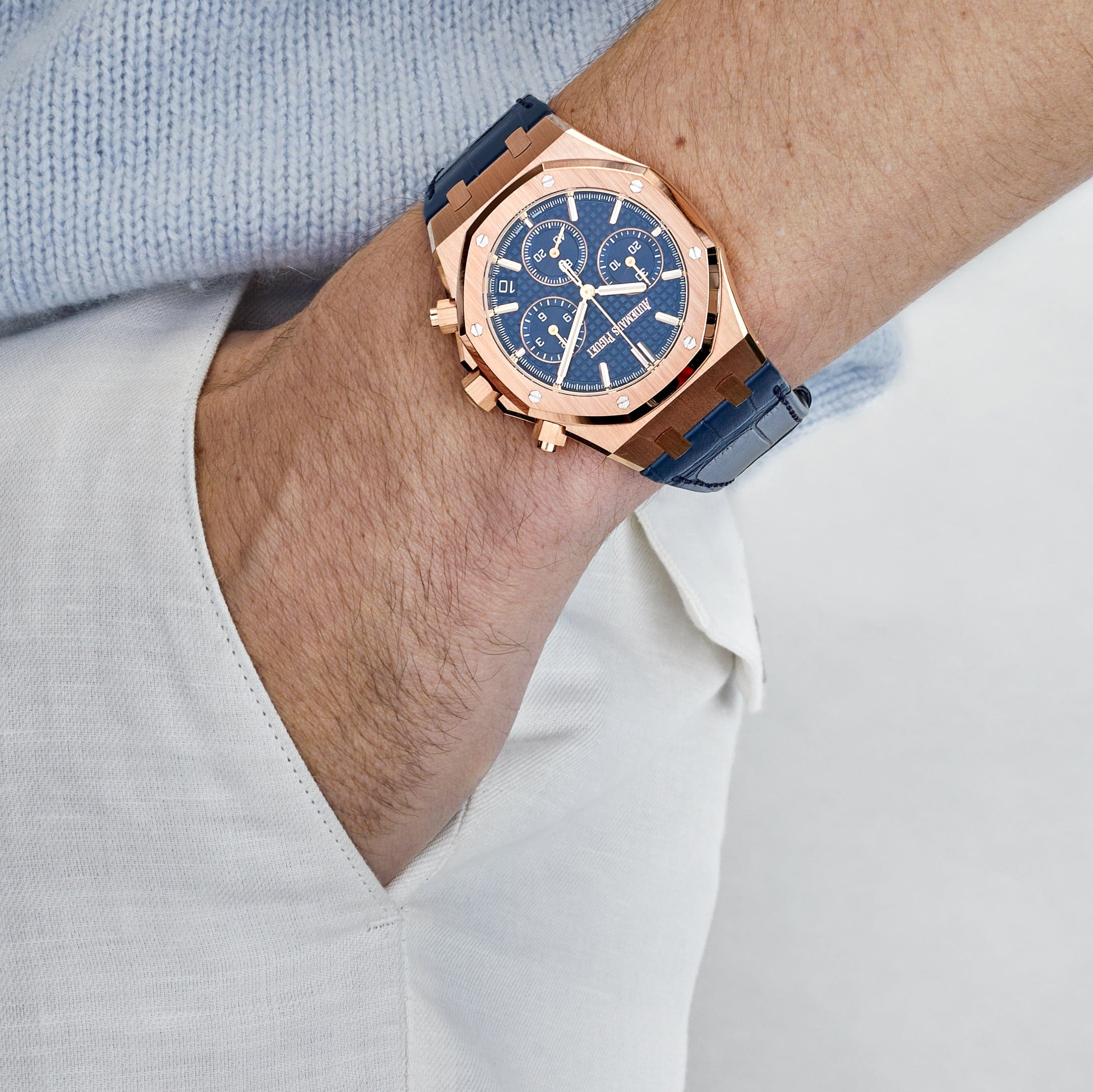 Audemars Piguet Royal Oak 26240OR.OO.D315CR.01 Chronograph '50th Anniversary' Rose Gold Blue Dial (2022) view 2