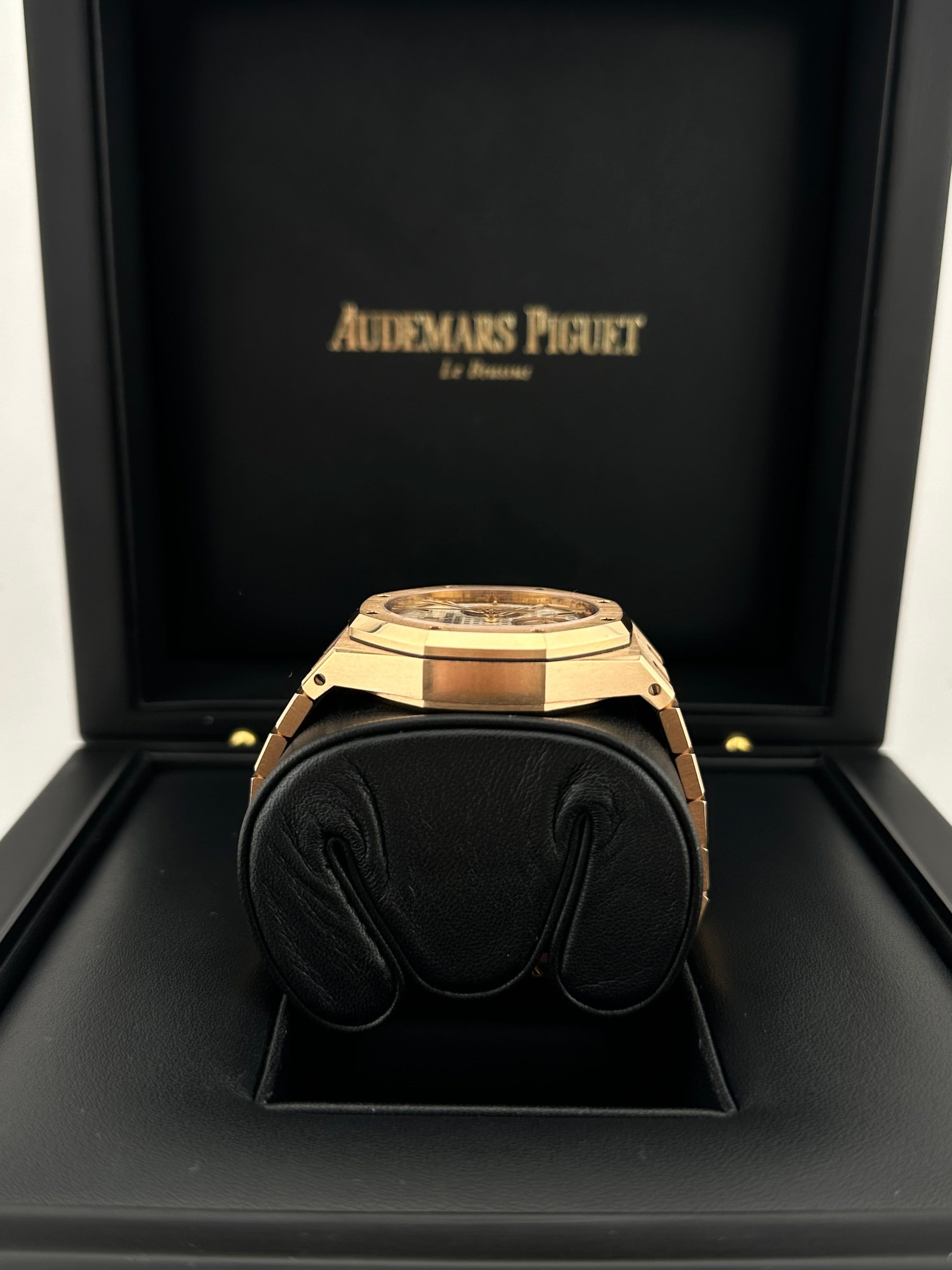 Audemars Piguet Royal Oak 26315OR.OO.1256OR.01 Chronograph Rose Gold Silver Dial (2020) view 4