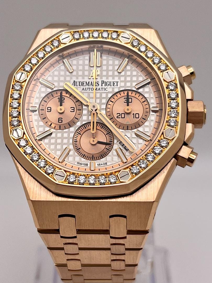 Audemars Piguet Royal Oak 26315OR.ZZ.1256OR.01 Chronograph Rose Gold Silver Dial Diamond Bezel (2021) view 4