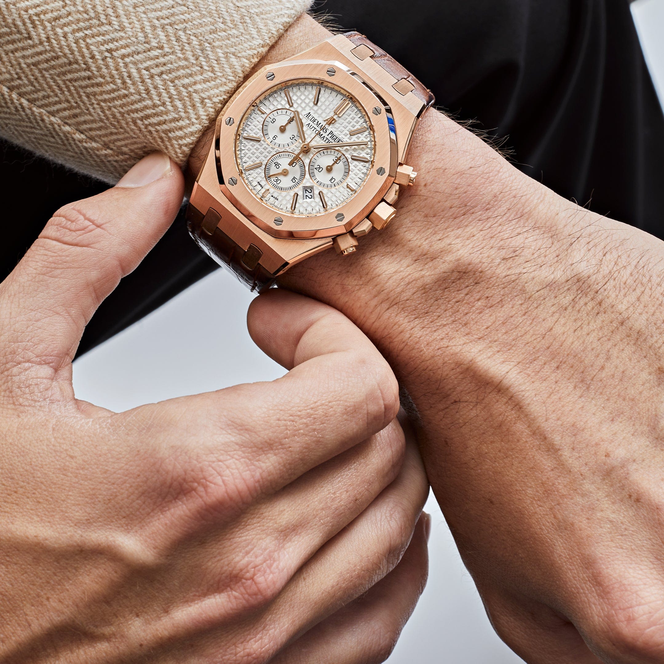 Audemars Piguet Royal Oak 26320OR.OO.D088CR.01 Chronograph Rose Gold Silver Dial view 2