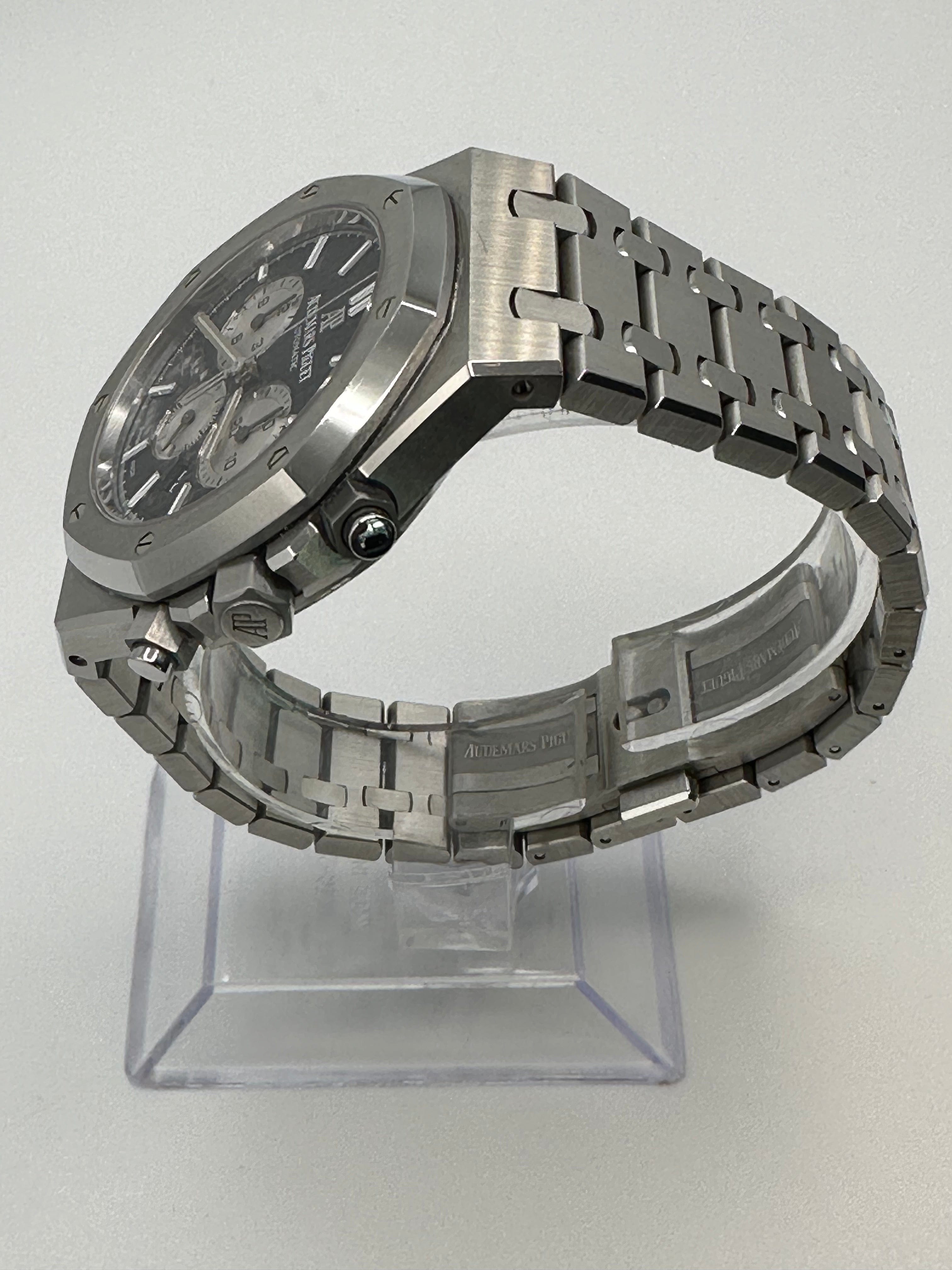 Audemars Piguet Royal Oak 26331ST.OO.1220ST.01 Selfwinding Chronograph Stainless Steel Blue Dial (2021) view 3