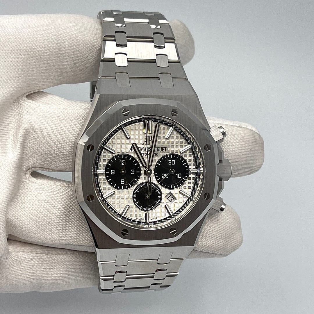 Audemars Piguet Royal Oak 26331ST.OO.1220ST.03 Selfwinding Chronograph Stainless Steel White Dial view 2