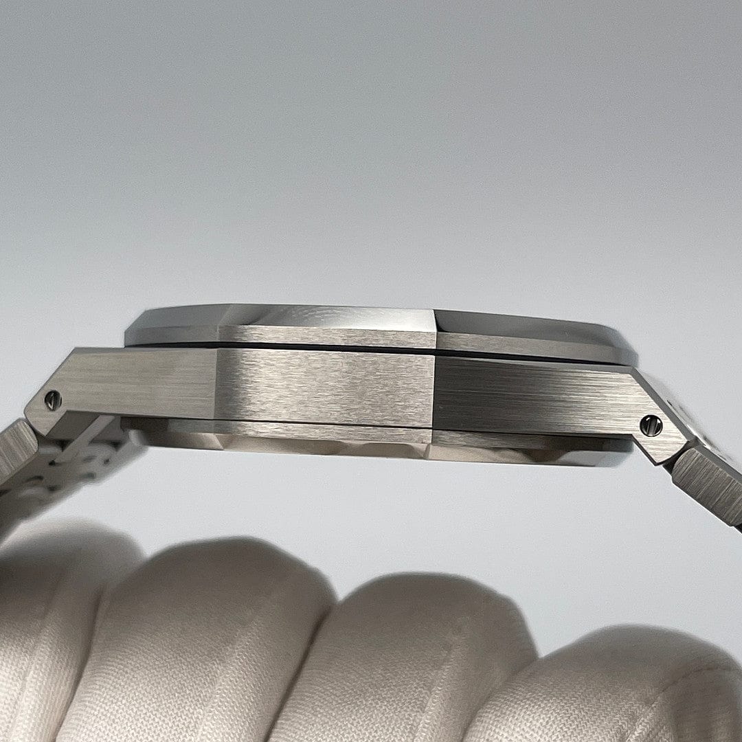 Audemars Piguet Royal Oak 26331ST.OO.1220ST.03 Selfwinding Chronograph Stainless Steel White Dial view 4