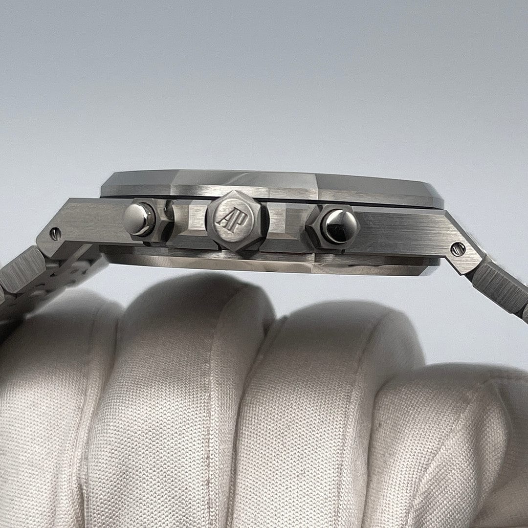 Audemars Piguet Royal Oak 26331ST.OO.1220ST.03 Selfwinding Chronograph Stainless Steel White Dial view 5