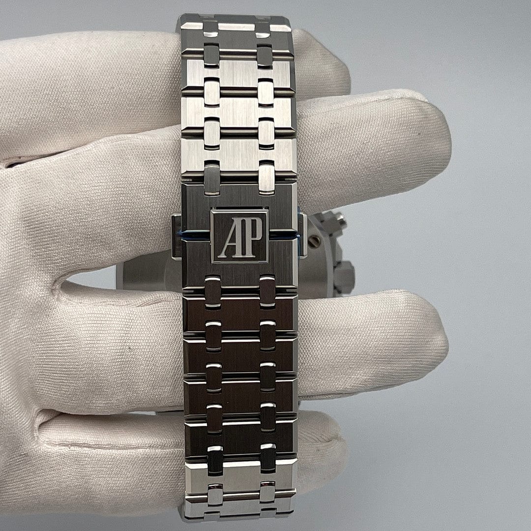 Audemars Piguet Royal Oak 26331ST.OO.1220ST.03 Selfwinding Chronograph Stainless Steel White Dial view 6