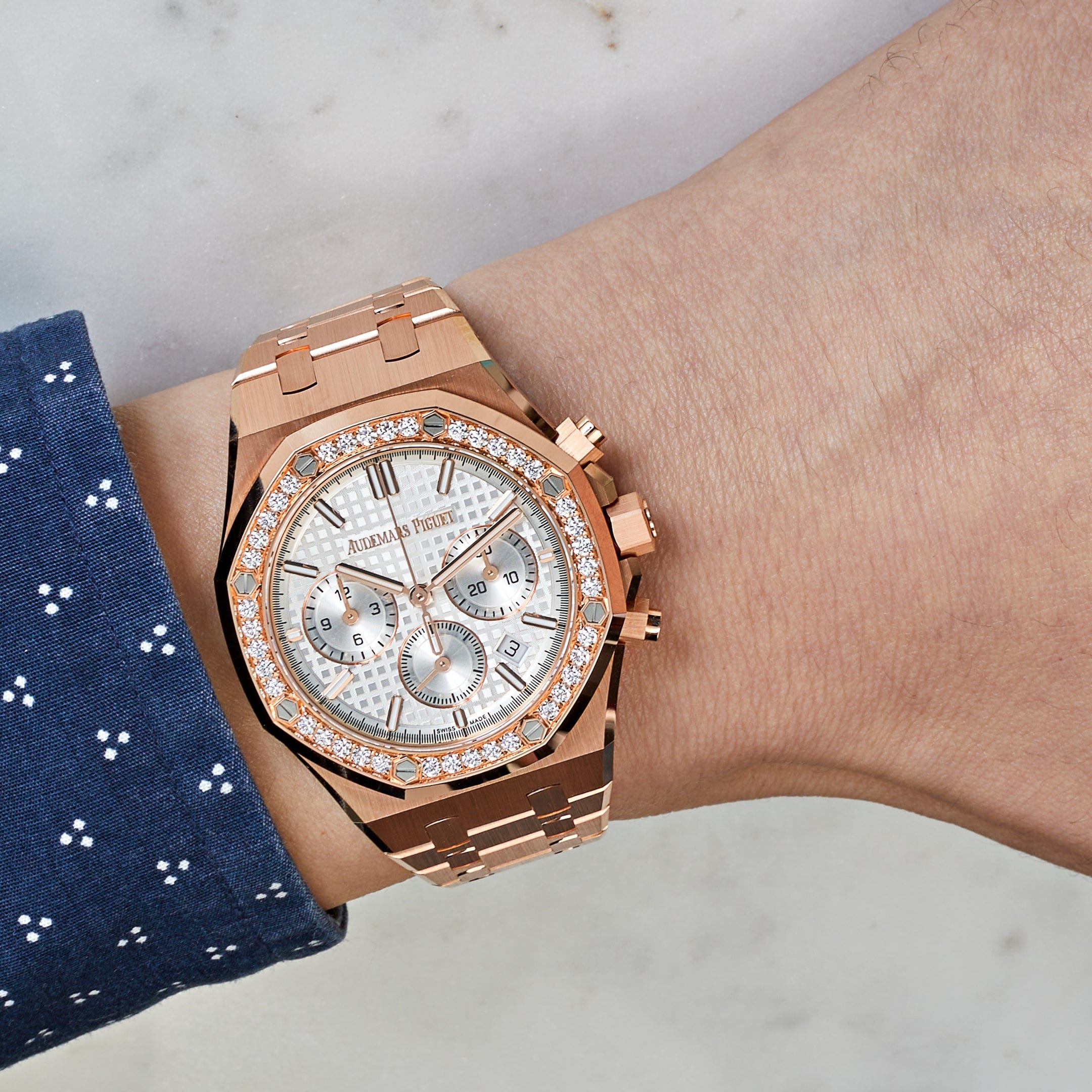 Audemars Piguet Royal Oak 26715OR.ZZ.1356OR.01 Selfwinding Chronograph Rose Gold Diamond Bezel (2022) view 2