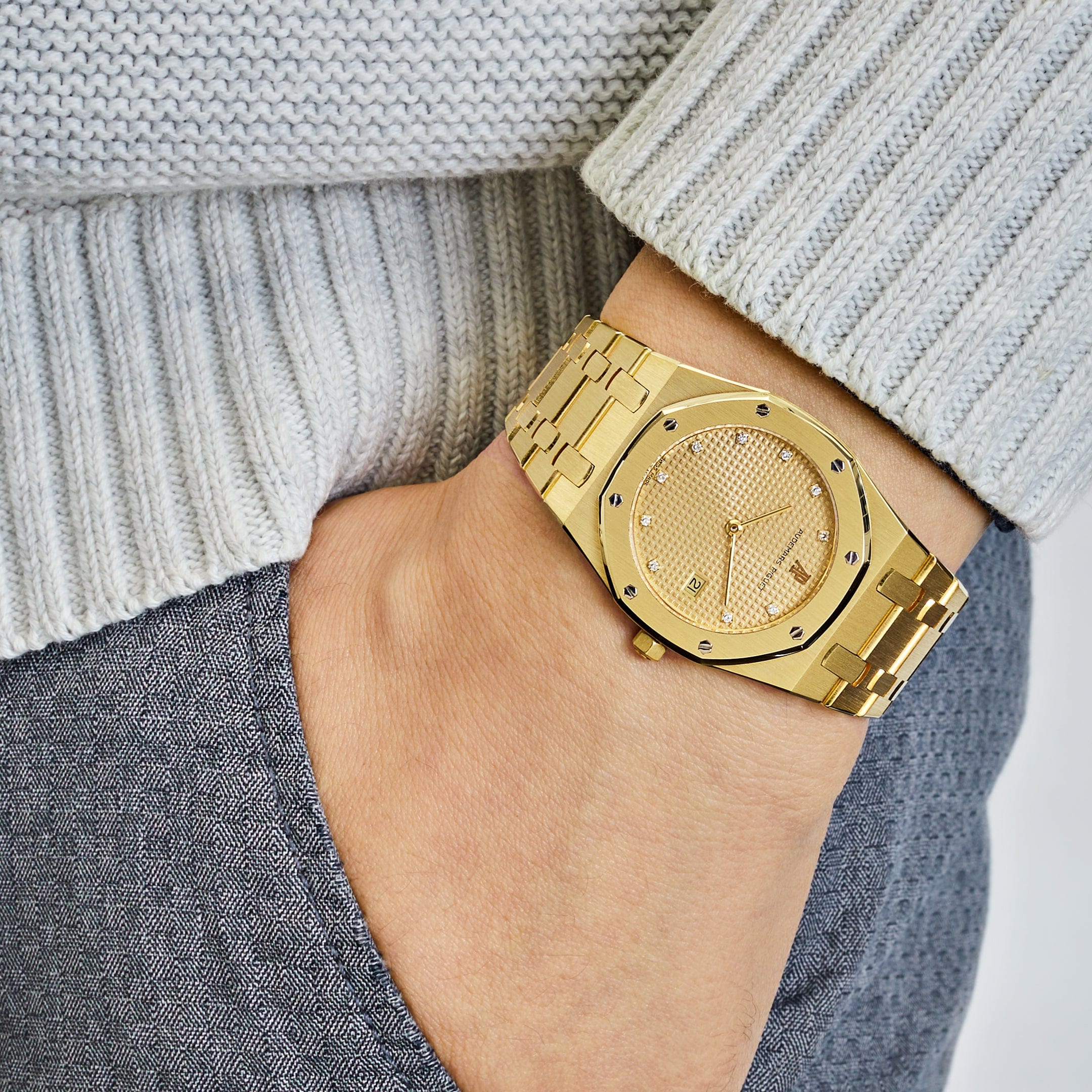 Audemars Piguet Royal Oak 56175BA Vintage Yellow Gold Champagne Dial view 2