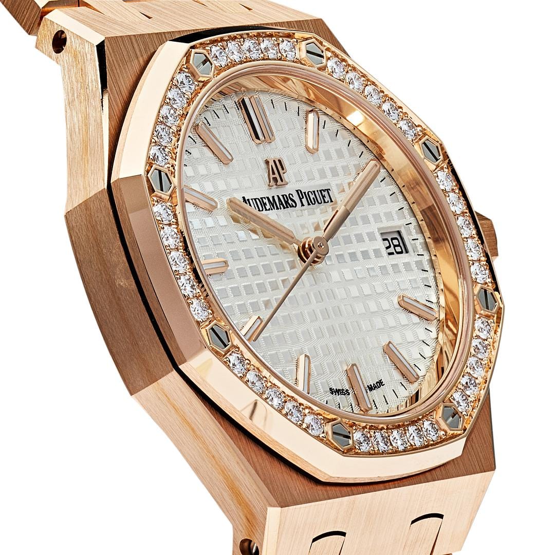 Audemars Piguet Royal Oak 77351OR.ZZ.1261OR.01 Rose Gold White Dial Diamond Bezel (2022) view 3
