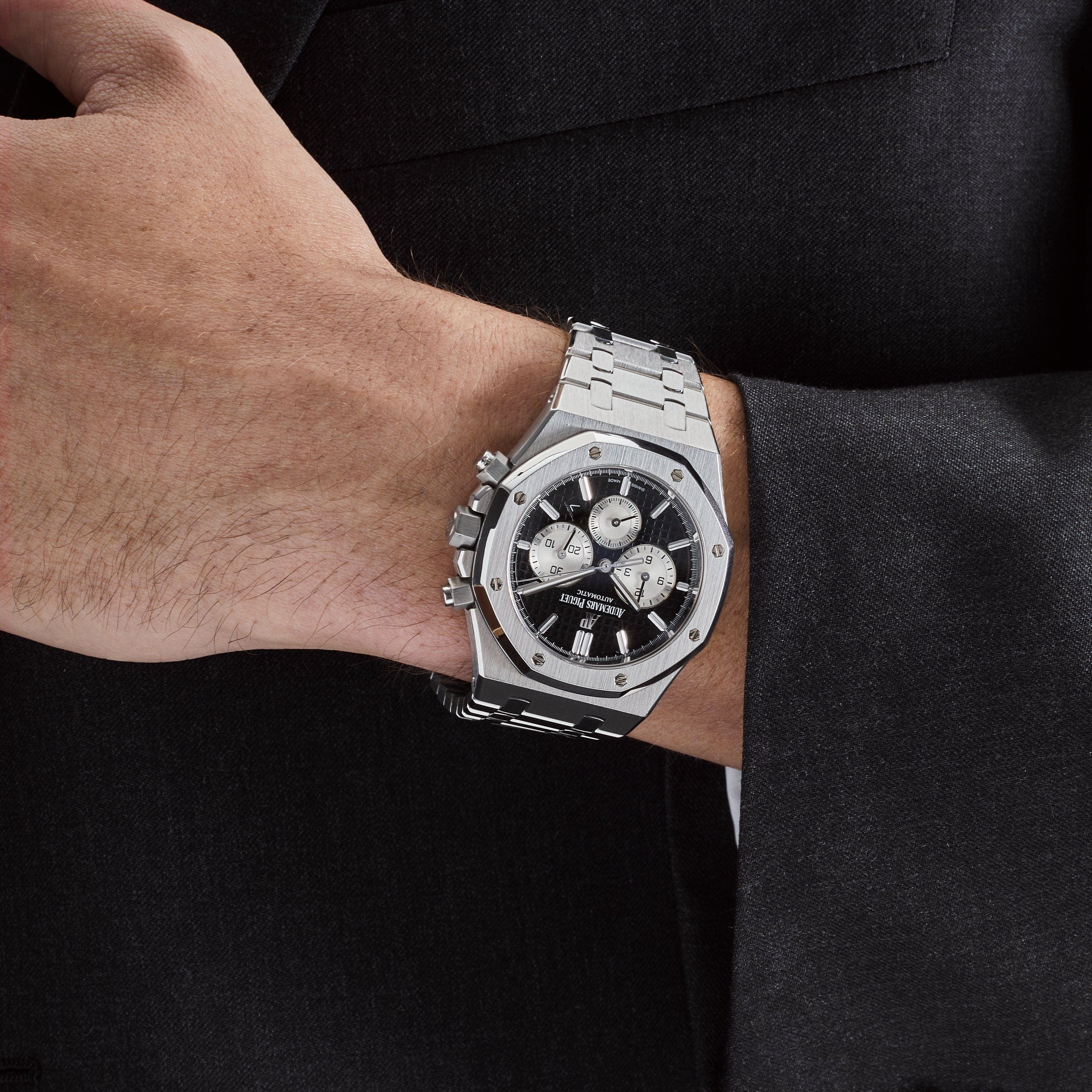 Audemars Piguet Royal Oak 26331ST.OO.1220ST.02 Selfwinding Chronograph Stainless Steel Black Dial view 2