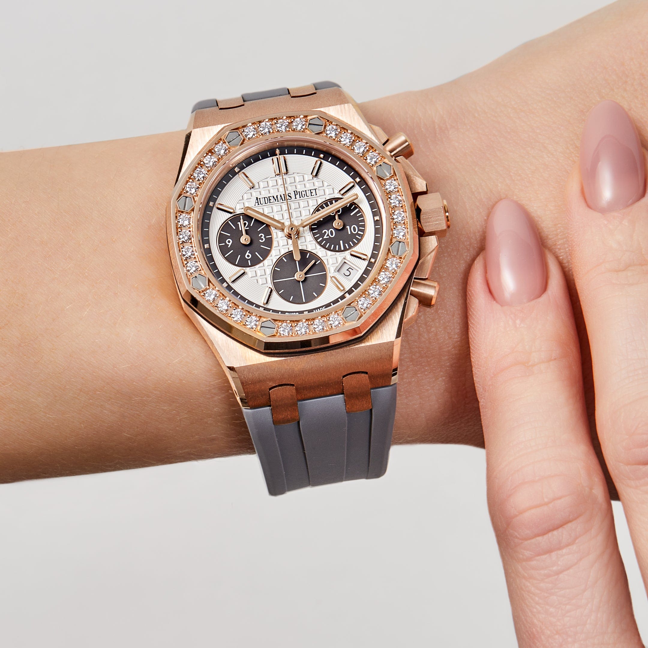 Audemars Piguet Royal Oak Offshore 26231OR.ZZ.D003CA.01 'Ladies' Rose Gold Diamond Bezel Silver Dial view 2