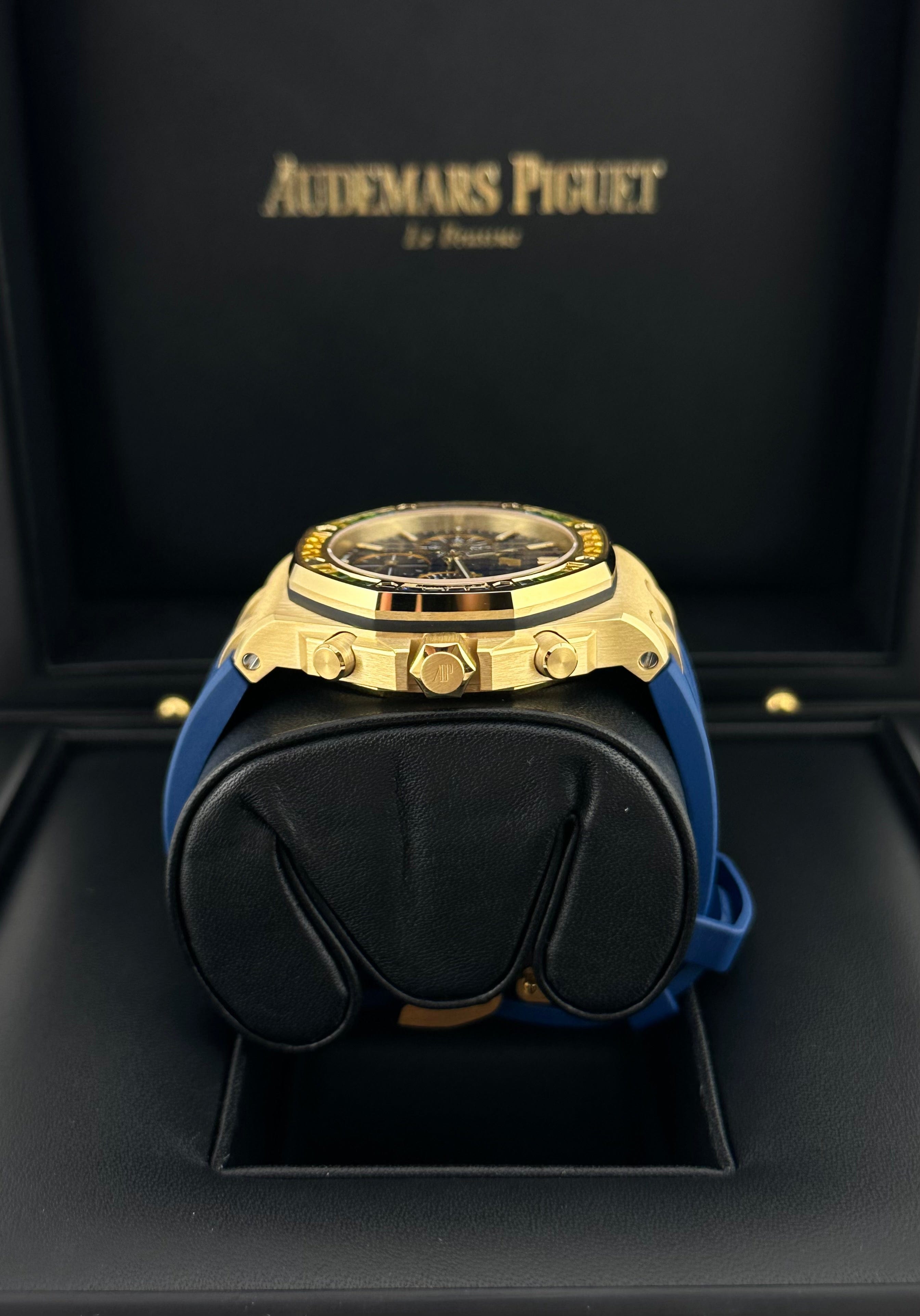 Audemars Piguet Royal Oak Offshore 26236BA.YY.D346CA.01 Yellow Gold Sapphire Dial (2023) view 3