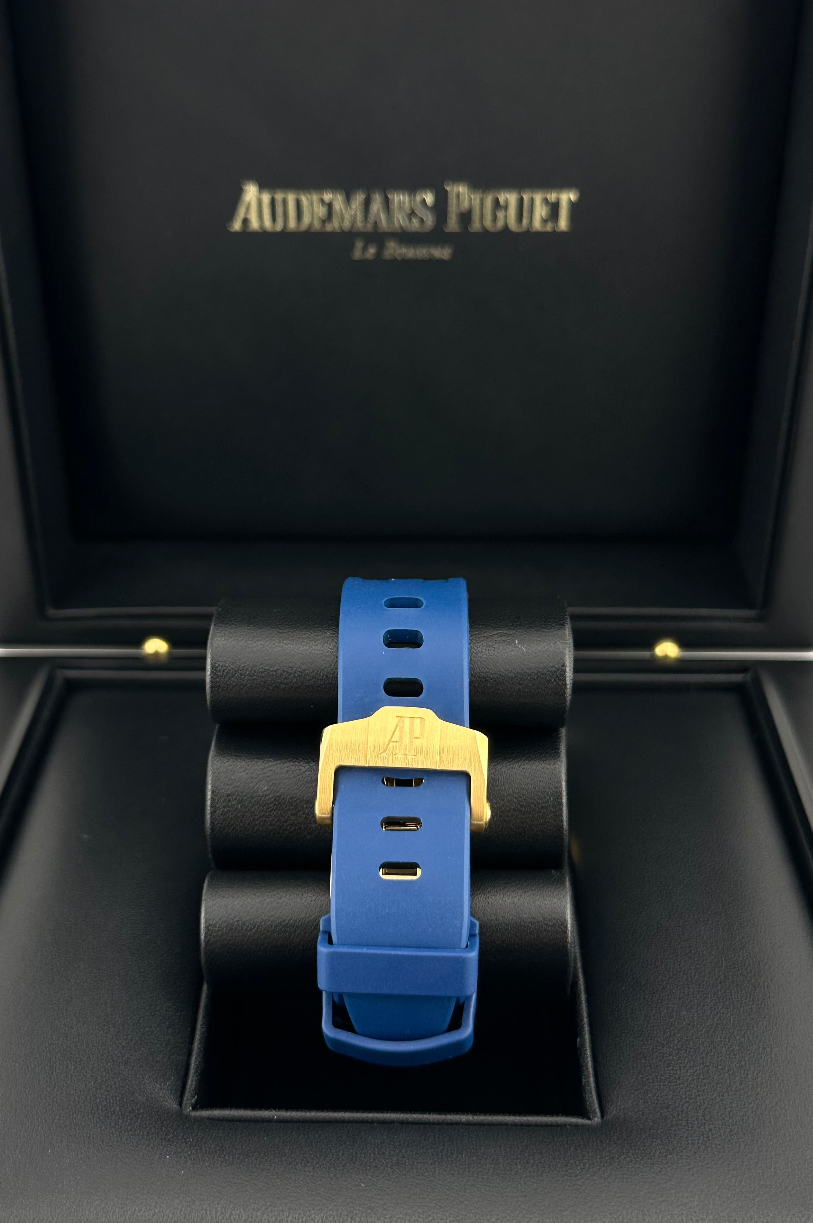 Audemars Piguet Royal Oak Offshore 26236BA.YY.D346CA.01 Yellow Gold Sapphire Dial (2023) view 5