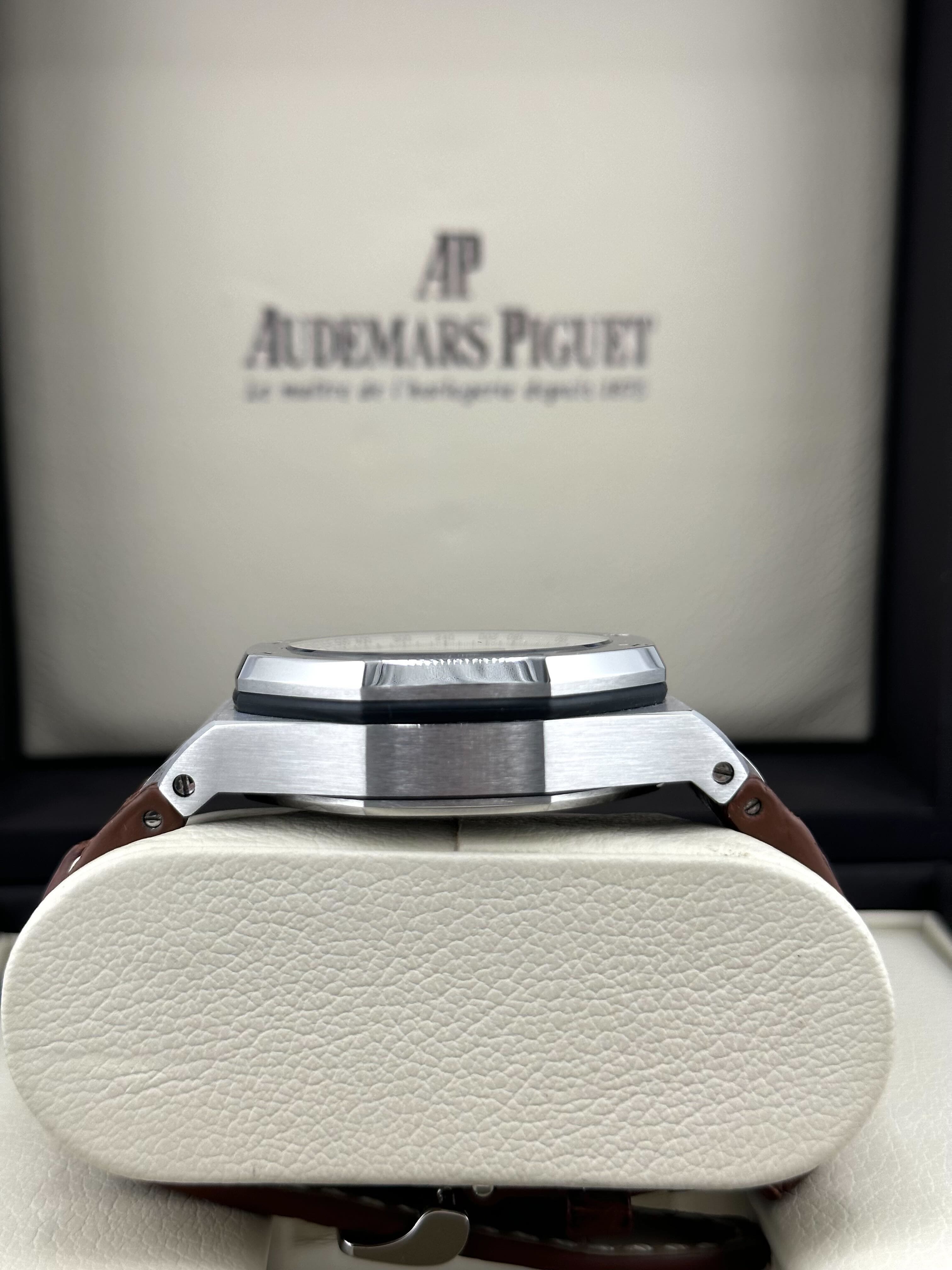 Audemars Piguet Royal Oak Offshore 26020ST.OO.D091CR.01.A Chronograph 'Safari' Stainless Steel White Dial view 4