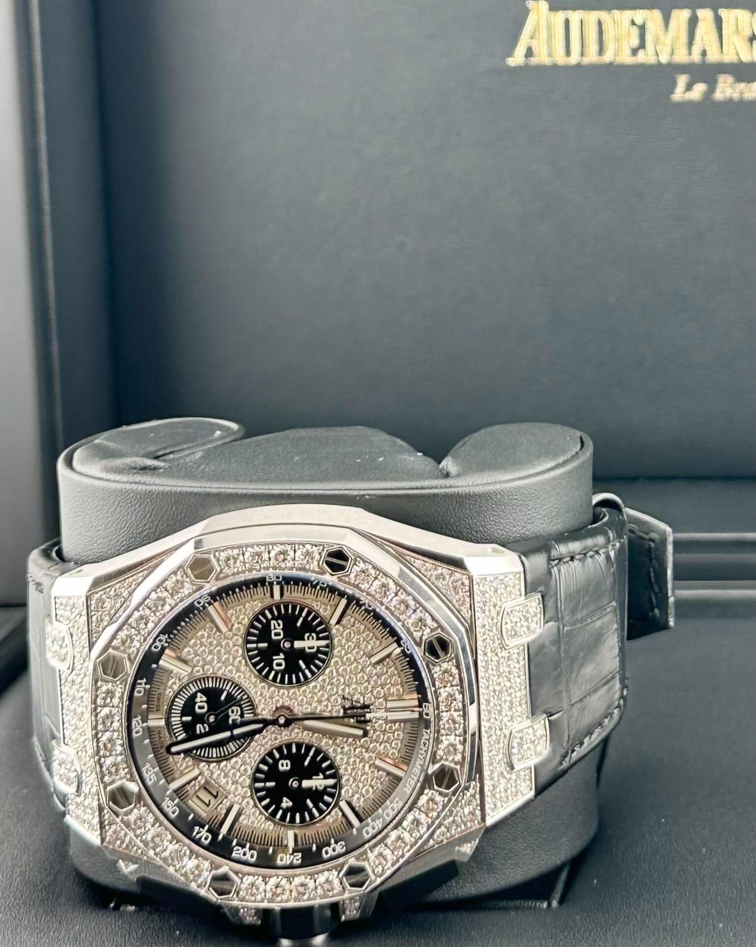 Audemars Piguet Royal Oak Offshore 26423BC.ZZ.D002CA.01 Chronograph Diamond Case And Bezel view 4