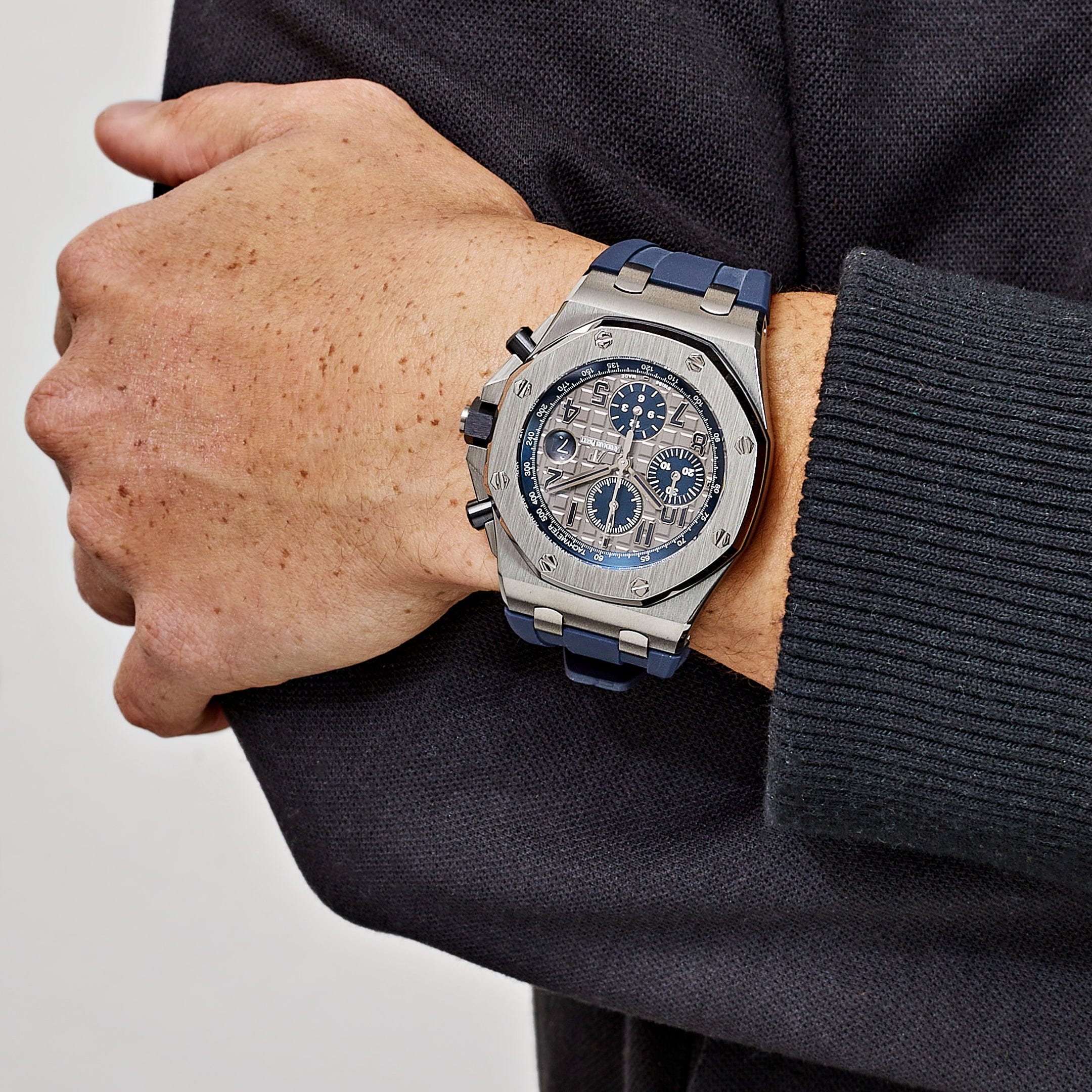 Audemars Piguet Royal Oak Offshore 26474TI.OO.1000TI.01 Chronograph 'QEII Cup' Titanium Grey Dial Limited Edition (2019) view 2