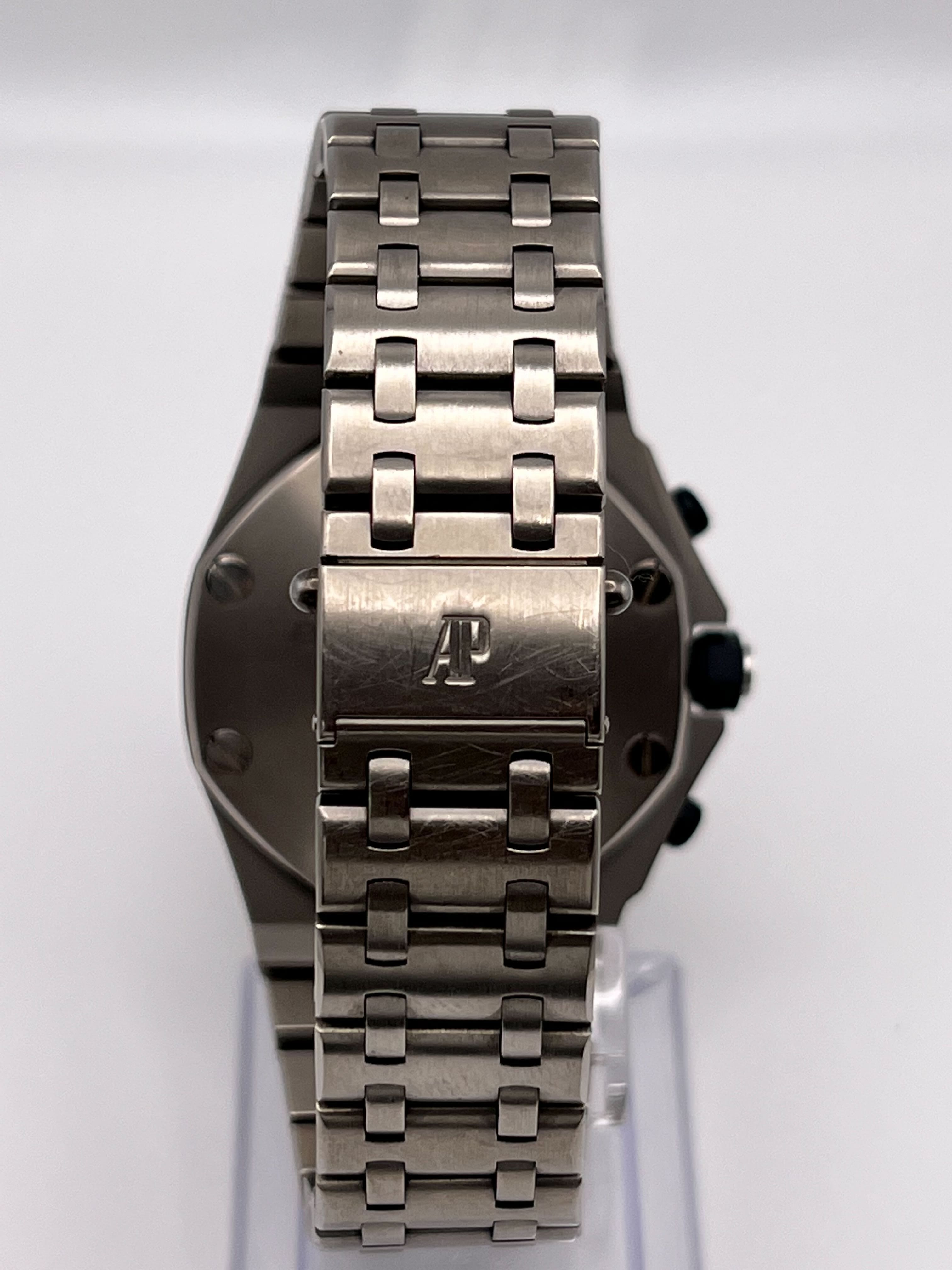 Audemars Piguet Royal Oak Offshore 25721TI.OO.1000TI.03 Chronograph Titanium White Dial view 5