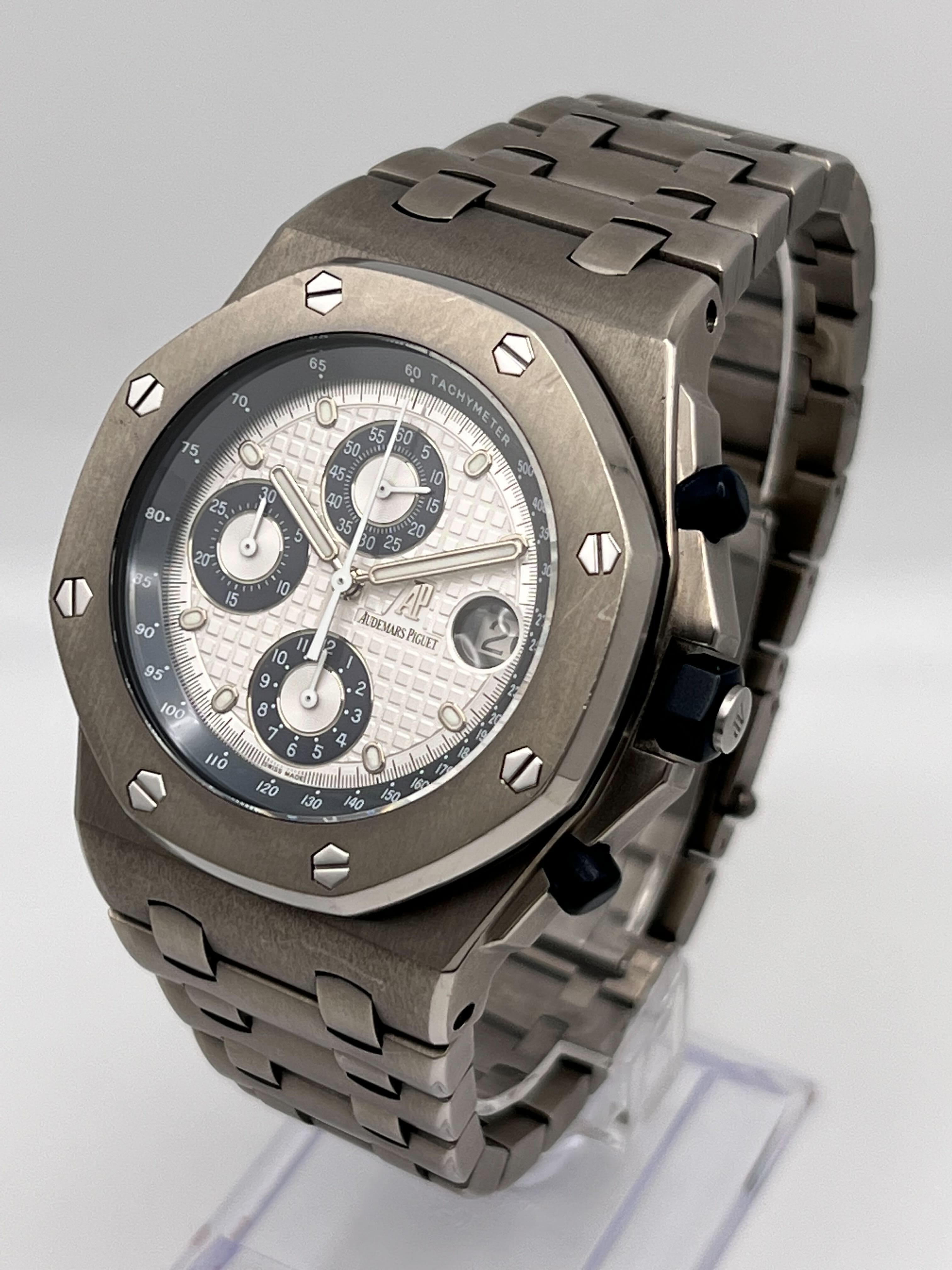 Audemars Piguet Royal Oak Offshore 25721TI.OO.1000TI.03 Chronograph Titanium White Dial view 4