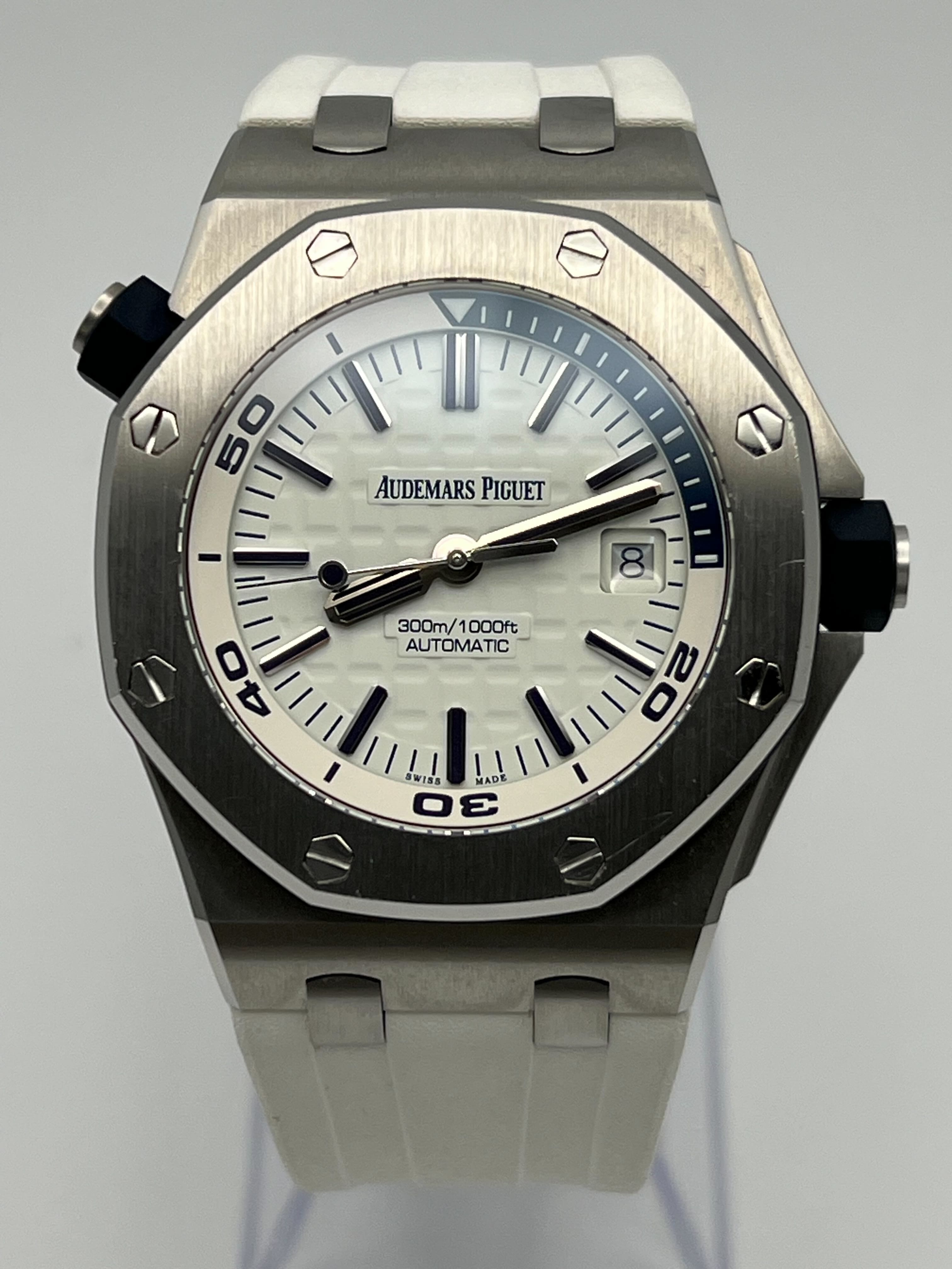 Audemars Piguet Royal Oak Offshore 15710ST.OO.A010CA.01 Diver Stainless Steel White Dial view 3
