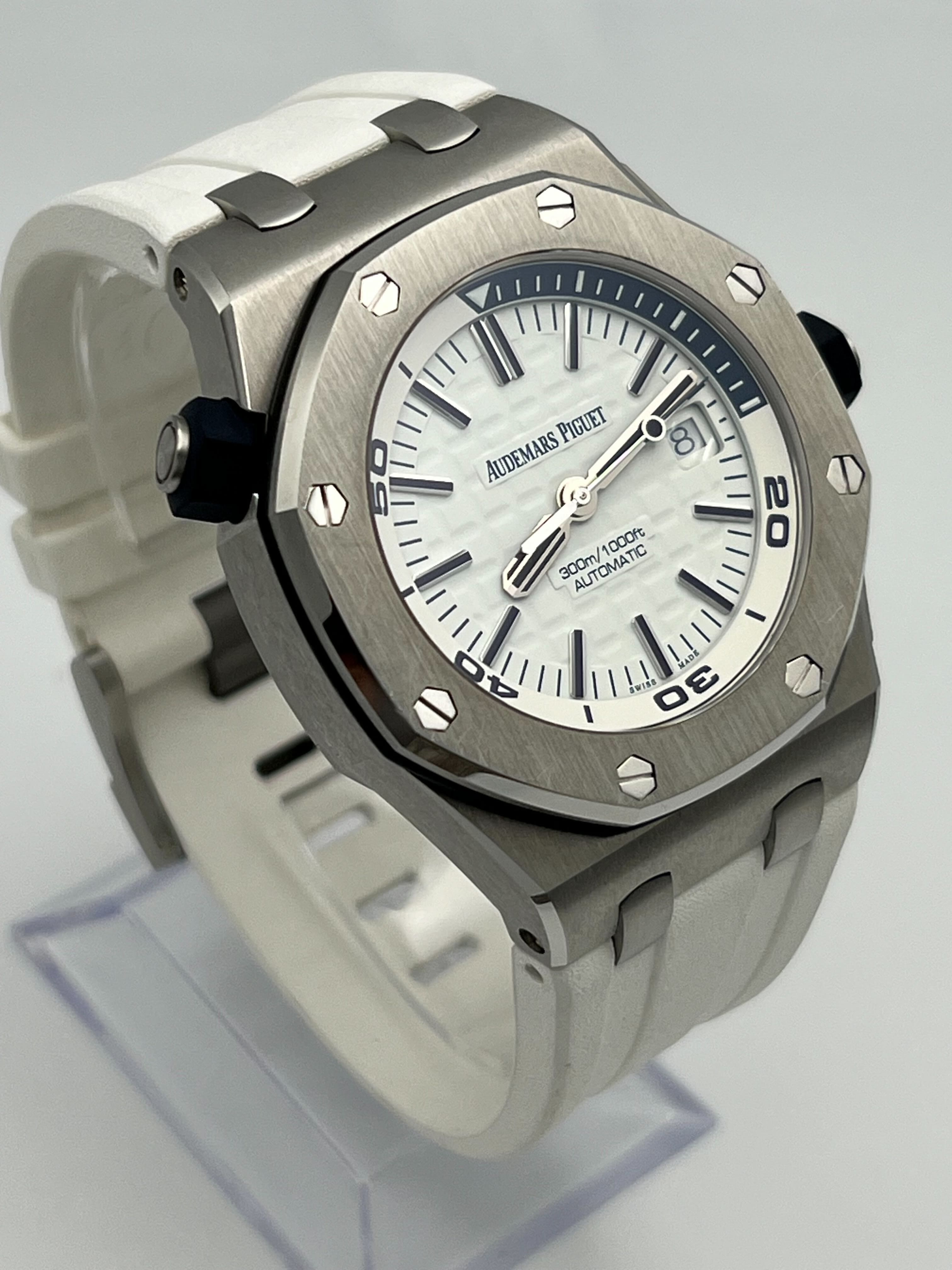Audemars Piguet Royal Oak Offshore 15710ST.OO.A010CA.01 Diver Stainless Steel White Dial view 4