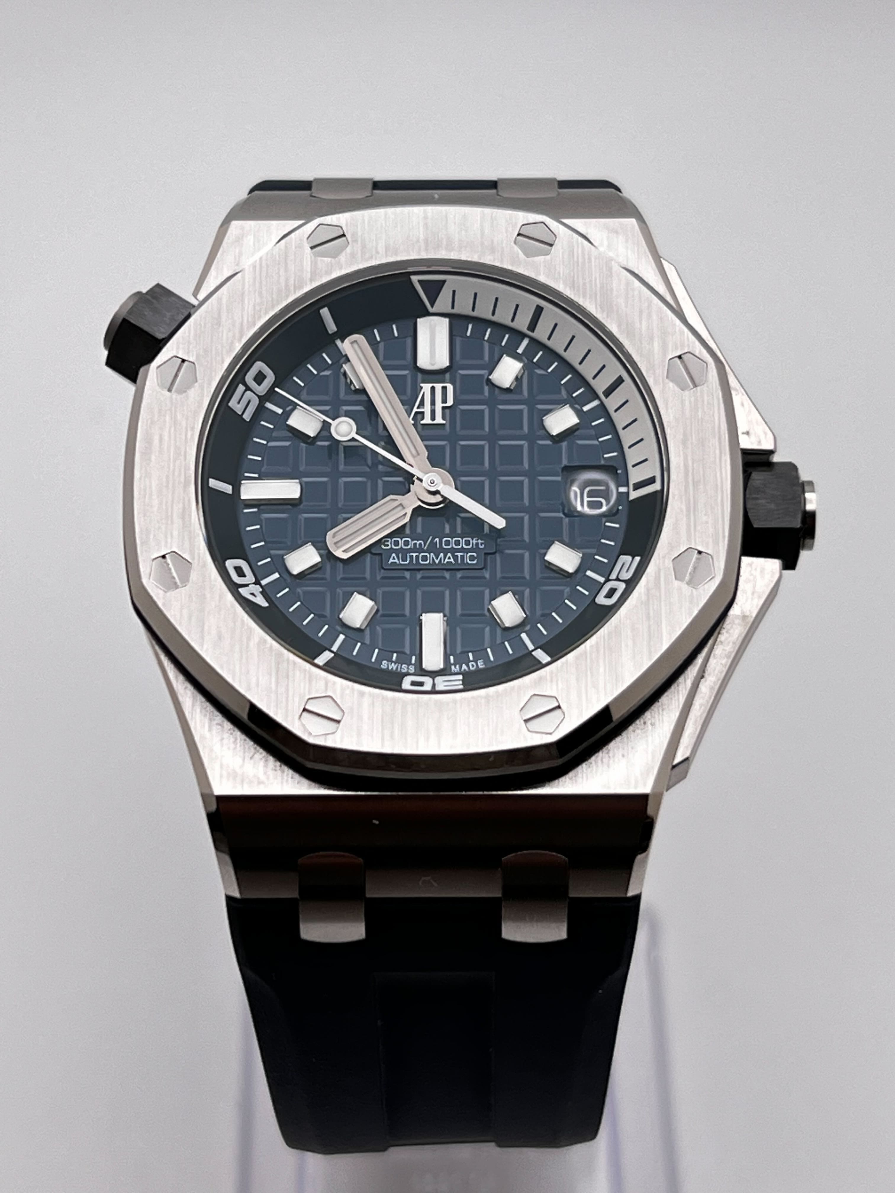 Audemars Piguet Royal Oak Offshore 15720ST.OO.A027CA.01 Diver Stainless Steel Blue Dial view 2