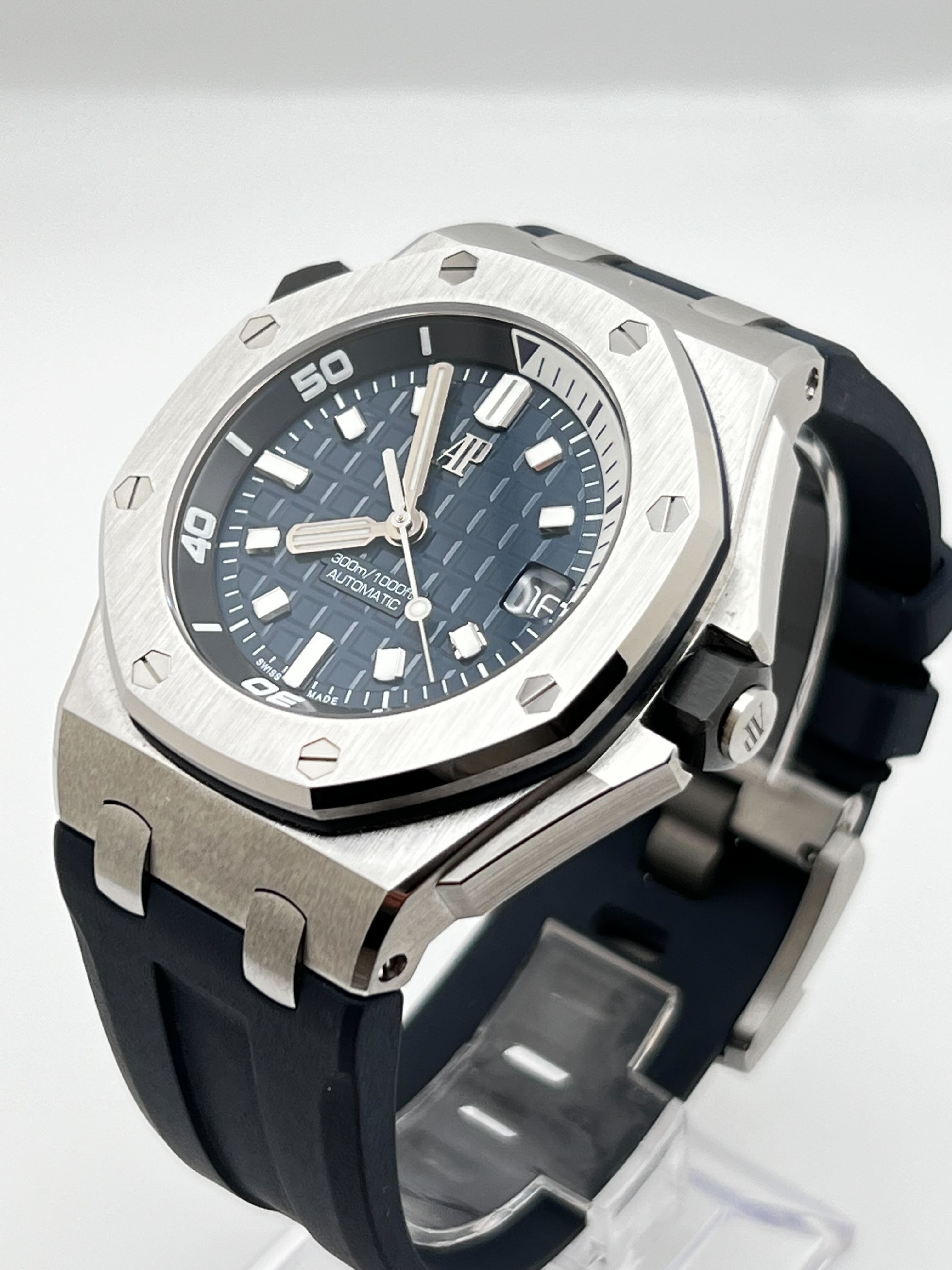 Audemars Piguet Royal Oak Offshore 15720ST.OO.A027CA.01 Diver Stainless Steel Blue Dial view 4