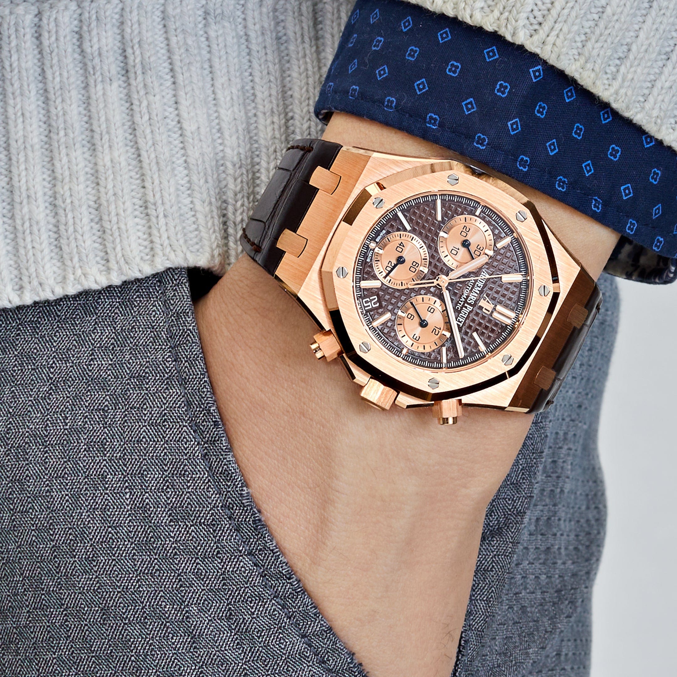 Audemars Piguet Royal Oak Selfwinding Chronograph Rose Gold Brown Dial 26239OR.OO.D821CR.01 view 2