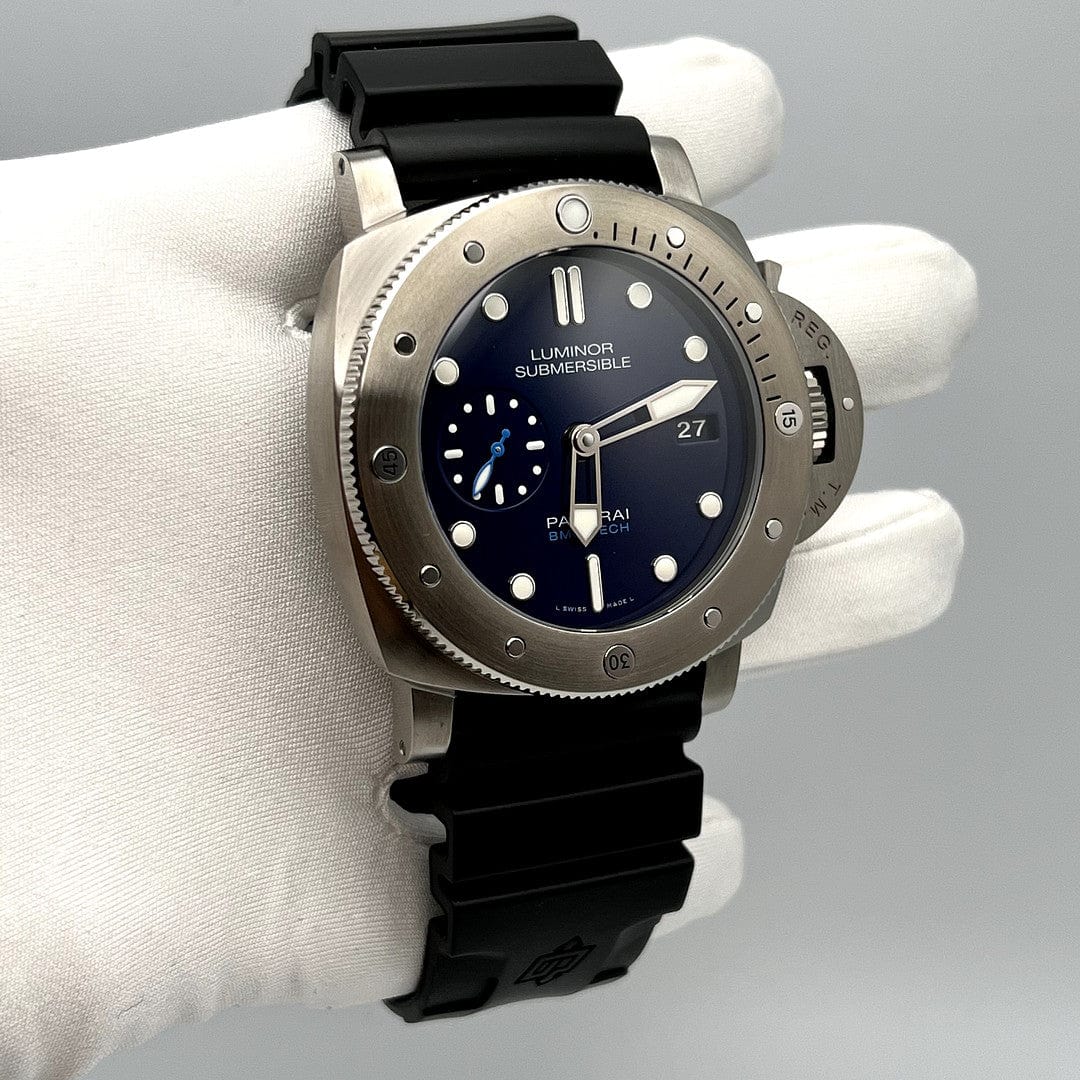 Panerai Submersible BMG-TECH Bulk Metallic Glass PAM00692 view 2