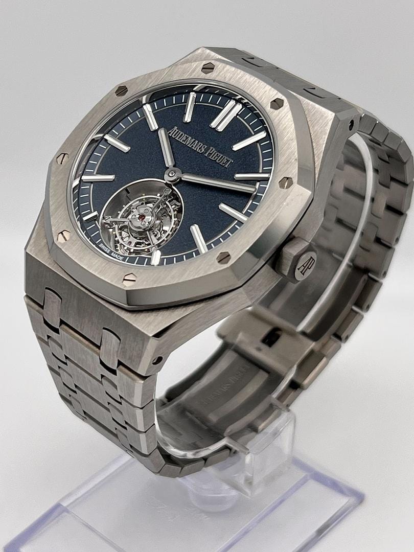 Audemars Piguet Royal Oak Selfwinding Titanium Blue Dial "50th Anniversary" 26730TI.OO.1320TI.01 view 4